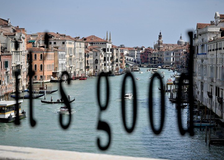 Una vista del Gran Canal fotografiada a través de una ventana de la Universidad Ca' Foscari de Venecia, durante la visita del ministro de Comercio de la República Popular China, Wang Wentao, en Venecia, Italia, el 11 de abril de 2024. (Italia, Niza, Venecia) EFE/EPA/ALESSANDRO DI MEO
