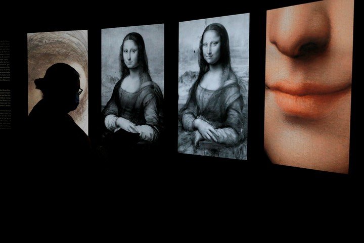 La expo "Leonardo y la copia de Mona Lisa", en el Museo del Prado, Madrid, en 2021. El museo hizo una investigación sobre la copia que atesora y que fue pintada por uno de los discípulos de Leonardo. Foto de Fernando Alvarado, EFE.