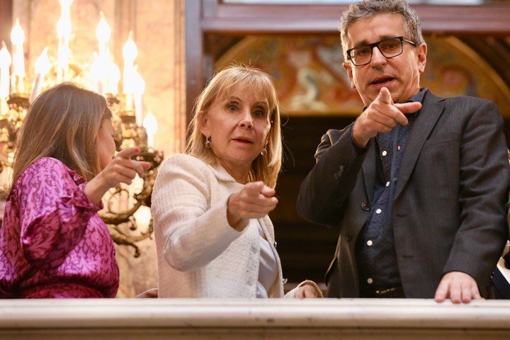 María Victoria Alcaraz (centro), directora general de Cooperación Cultural del Ministerio Cultura de Buenos Aires; junto a Jordi Martí Grau, Secretario de Estado y Almudena Maíllo, concejal Delegada de Turismo del Ayuntamiento madrileño. Foto: Cézaro Luca