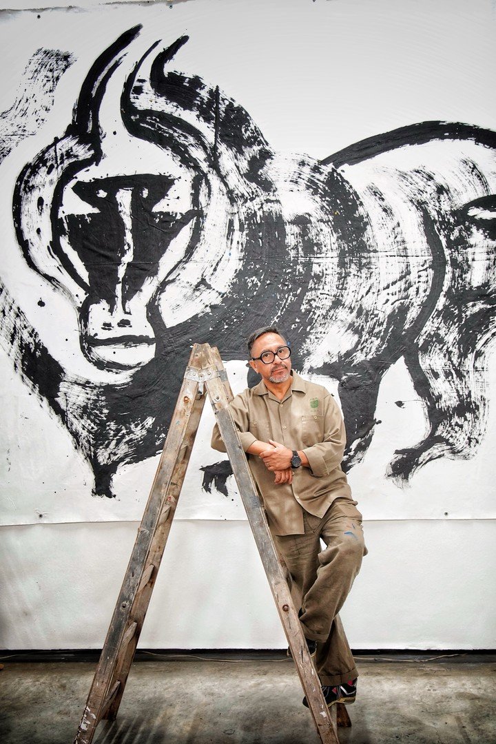 El artista durante el montaje. Foto: Ariel Grinberg. 
