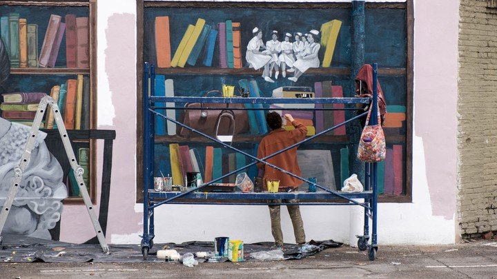 “Res non verba” es el título del mural que homenajea a Cecilia Grierson en una ochava del Cementerio Británico y que fue pintado por Mabel Vicentef y Friz. Foto: Ignacio de Barrio.