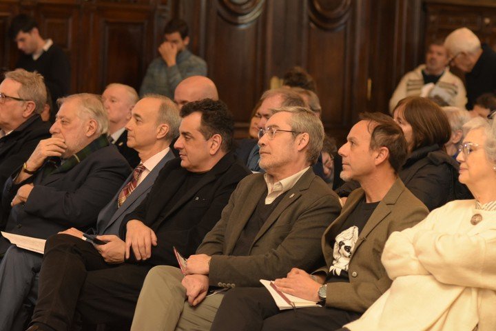 El secretario de Cultura de la Nación, Leonardo Cifelli, junto a su par de Eduación, Carlos Torrendell, y el artista y escritor Pablo Bernasconi, durante la inauguración de la 32º Feria del Libro Infantil y Juvenil. Foto: Gentileza Fundación El Libro.