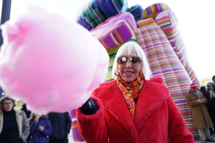 Marta Minujin en la inauguración de la obra la escultura de los sueños en la explanada del CCK. Foto Juano Tesone.