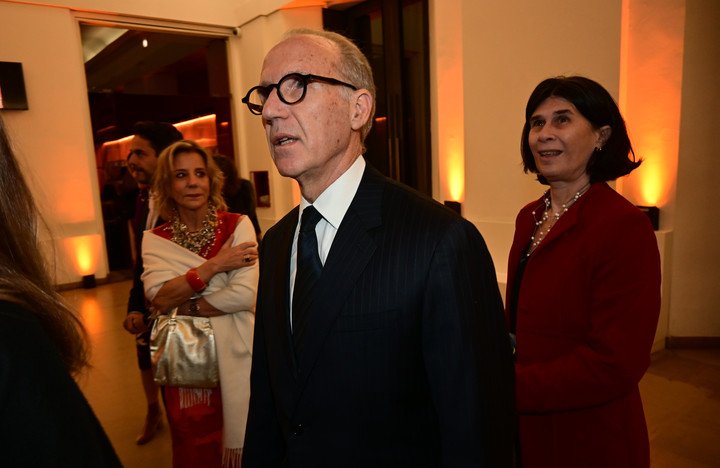 El vicepresidente de la Corte Suprema de Justicia de la Nación, Carlos Rosenkrantz, con su mujer Augstina Cavanagh y Coelho. Foto: Marcelo Carroll. 