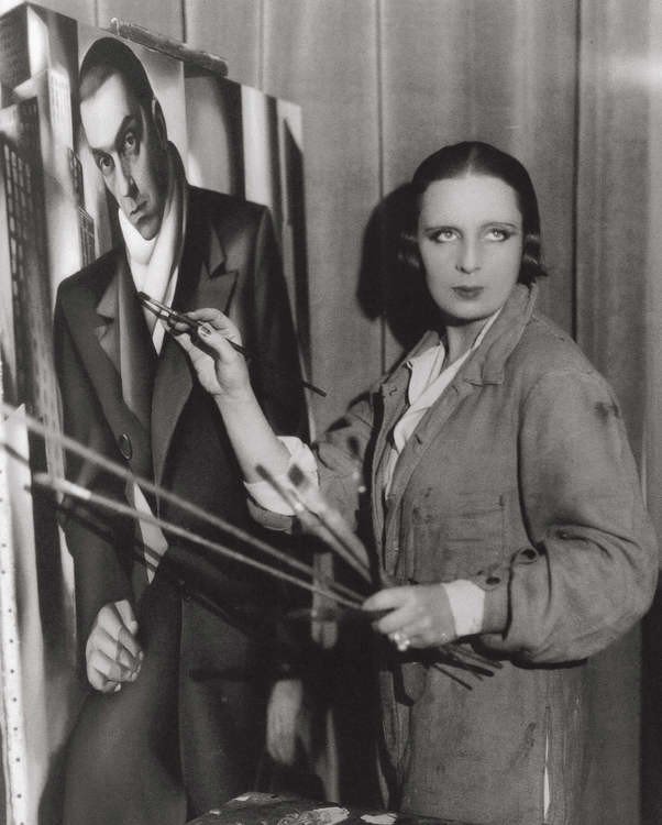 Tamara de Lempicka, en 1928, pintando un retrato de primer su marido Tadeuz. Foto: AFP