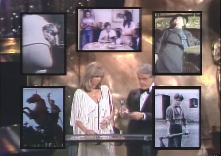 Pelicula La Tregua de Sergio Renan een la ceremonia de entrega de los Oscars de 1975. Susan George y Jack Valenti anuncian las nominadas a la mejor pelicula en idioma extranjero Amarcord resultaria ganadora.