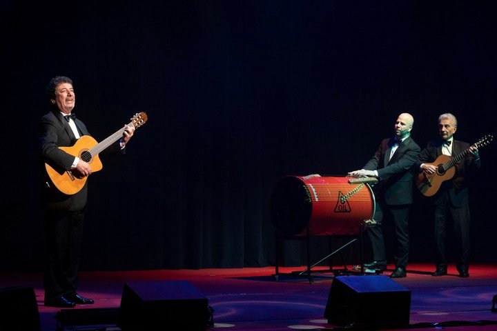 Les Luthiers "Más tropiezos de Mastropiero"