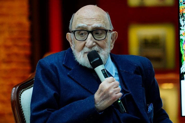 El artista Luis Felipe “Yuyo” Noé en el Museo Casa Rosada. Foto: Emmanuel Fernández.