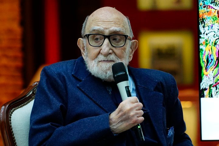 El artista Luis Felipe “Yuyo” Noé en el Museo Casa Rosada. Foto: Emmanuel Fernández.