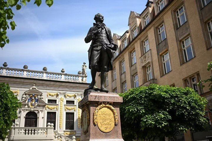 Estatua de Johann Wolfgang von Goethe en la plaza Naschmark de Leipzig (Foto: REUTERS/Annegret Hilse)