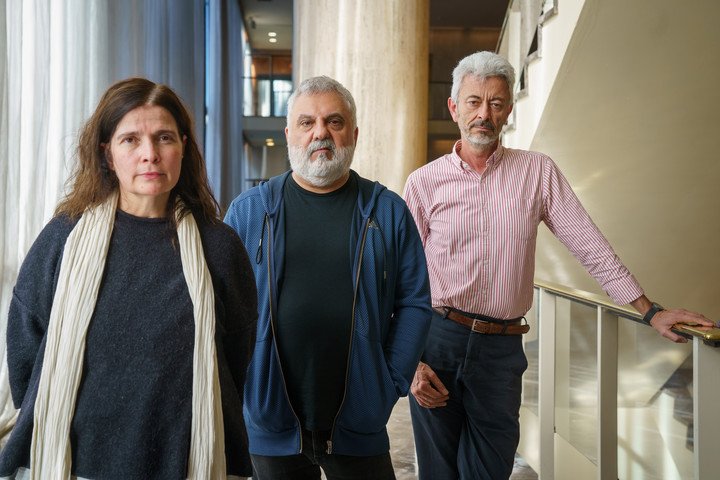 La escenógrafa y directora de arte Oria Puppo, el director Alejandro Tantanián y el escritor y traductor Carlos Gamerro. Foto Juano Tesone.