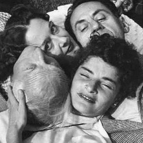 Casamiento. Dorothea Tanning, Max Ernst, Juliet Browner y Man Ray, cuando se casaron en una misma ceremonia en Hollywood, 1946. Foto: Fundación Dorothea Tanning