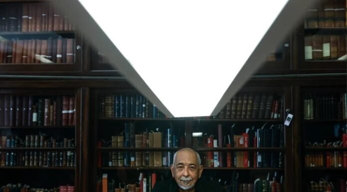 Leonardo Padura asegura que Cuba vive su peor crisis y que el 10% de la gente emigró