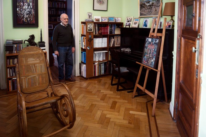 José Emilio Burucúa en su casa del barrio de Once. Foto Mariana Nedelcu