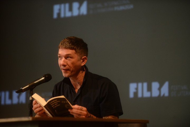 Jesse Ball, en una de sus presentaciones en el Malba para el Filba 2024. Foto: Luciano Thieberger. 