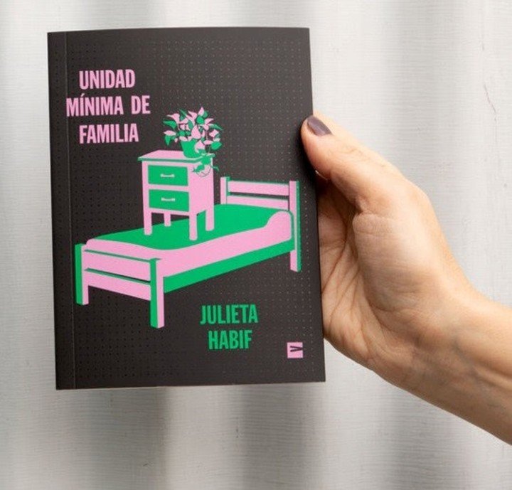 Unidad mínima de familia, de Julieta Habif (Vinilo). Foto: gentileza editorial.