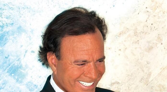 Así eran las fiestas de Julio Iglesias y Juan Carlos I: toda la verdad