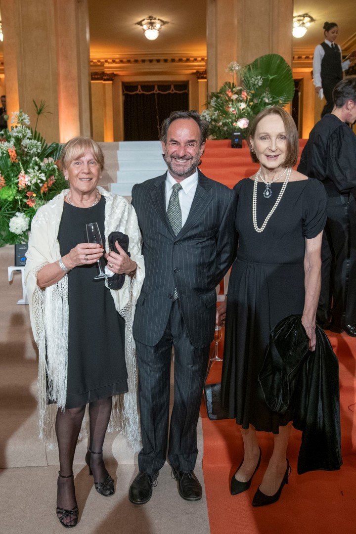 Zulema Scarabino, Tulio Andreussi y Teresa Anchorena en laGala de la Fundación Teatro Colón. Foto: gentileza.