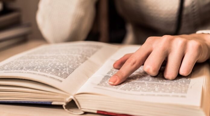 La RAE actualizó su diccionario: «espoilear», «rapear» y «barista», entre las nuevas palabras