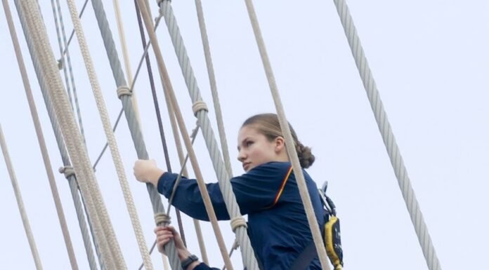 Cómo es el barco en el que vive la princesa Leonor sin escoltas