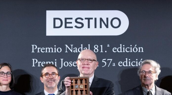 El argentino Jorge Fernández Díaz ganó el Premio Nadal con ‘El secreto de Marcial’