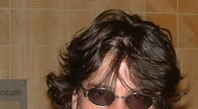 ¿Quién es Neil Gaiman, el escritor al que 12 mujeres acusan por agresión sexual?