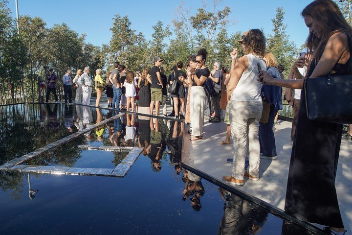 Inauguración de Yendo por dentro del agua, he llegado muerta de sed de Florencia Sadir, en Malba Puertos. Foto: Alejandro Guyot, gentileza Malba.