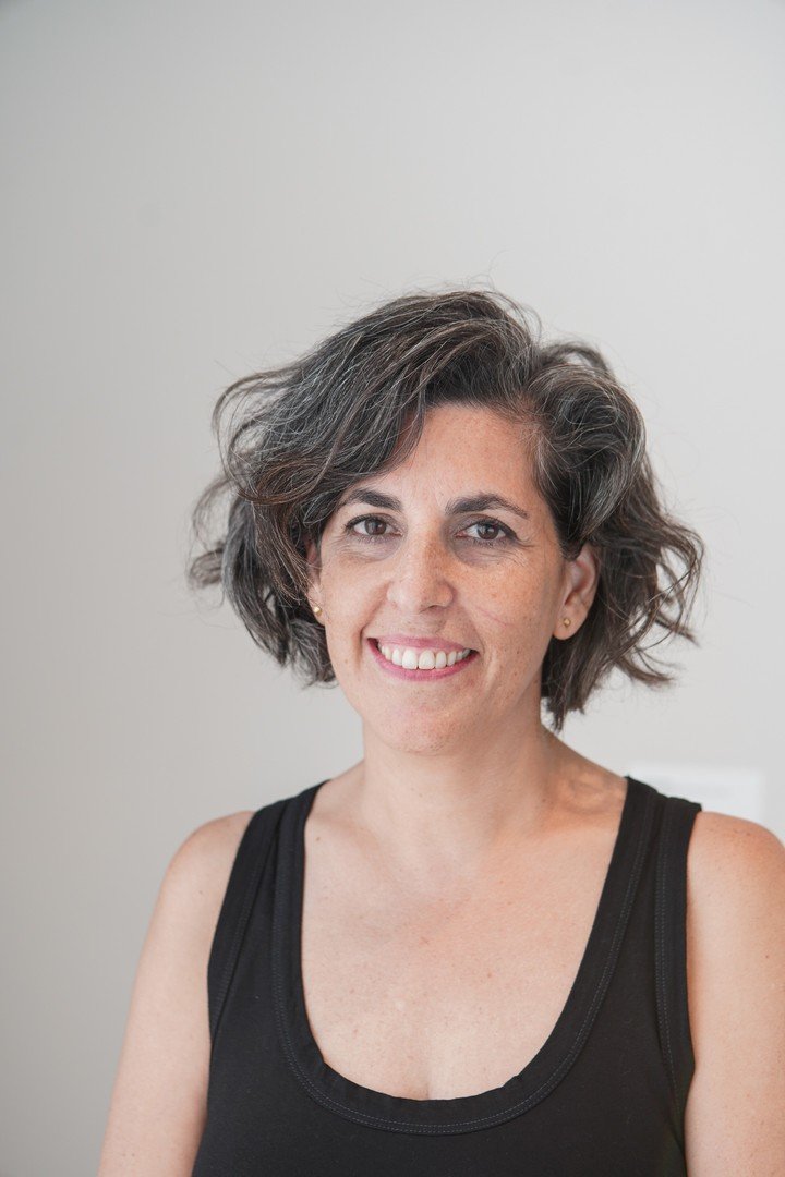 La curadora Alejandra Aguado durante la inauguración de tres muestras en Malba Puertos. Foto: Alejandro Guyot, gentileza Malba.