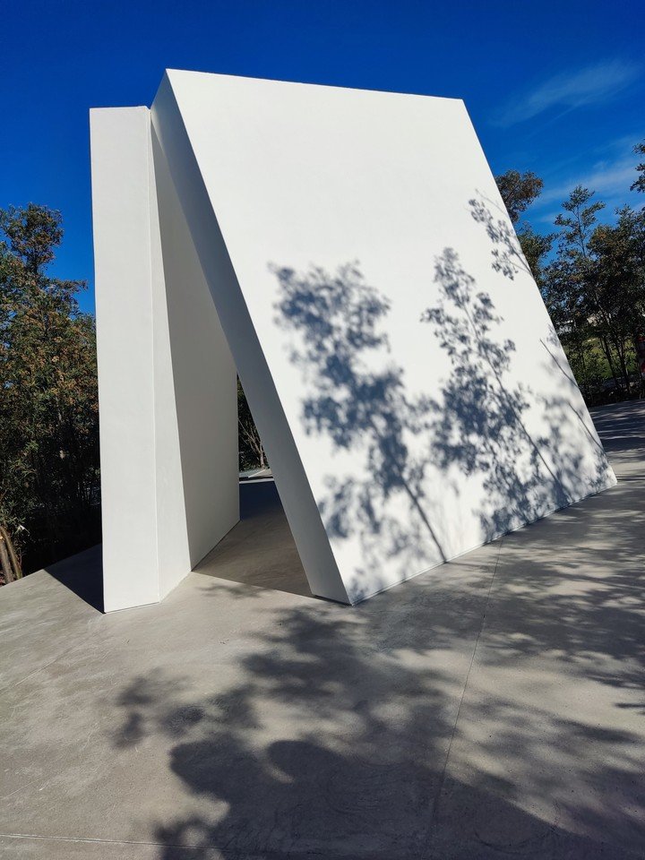 Obra "Refugio" de la muestra Yendo por dentro del agua, he llegado muerta de sed de Florencia Sadir en Malba Puertos. Foto: Clarín.