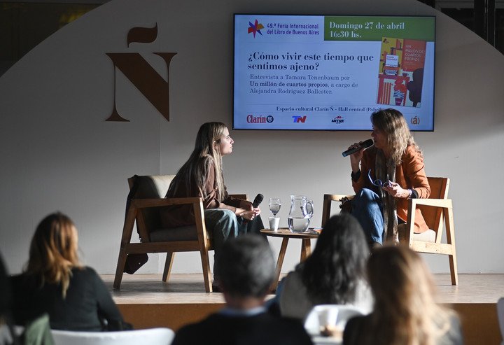Entrevista a Tamara Tenenbaum en el espacio cultural Clarin / Ñ. Foto: Federico Lopez Claro.