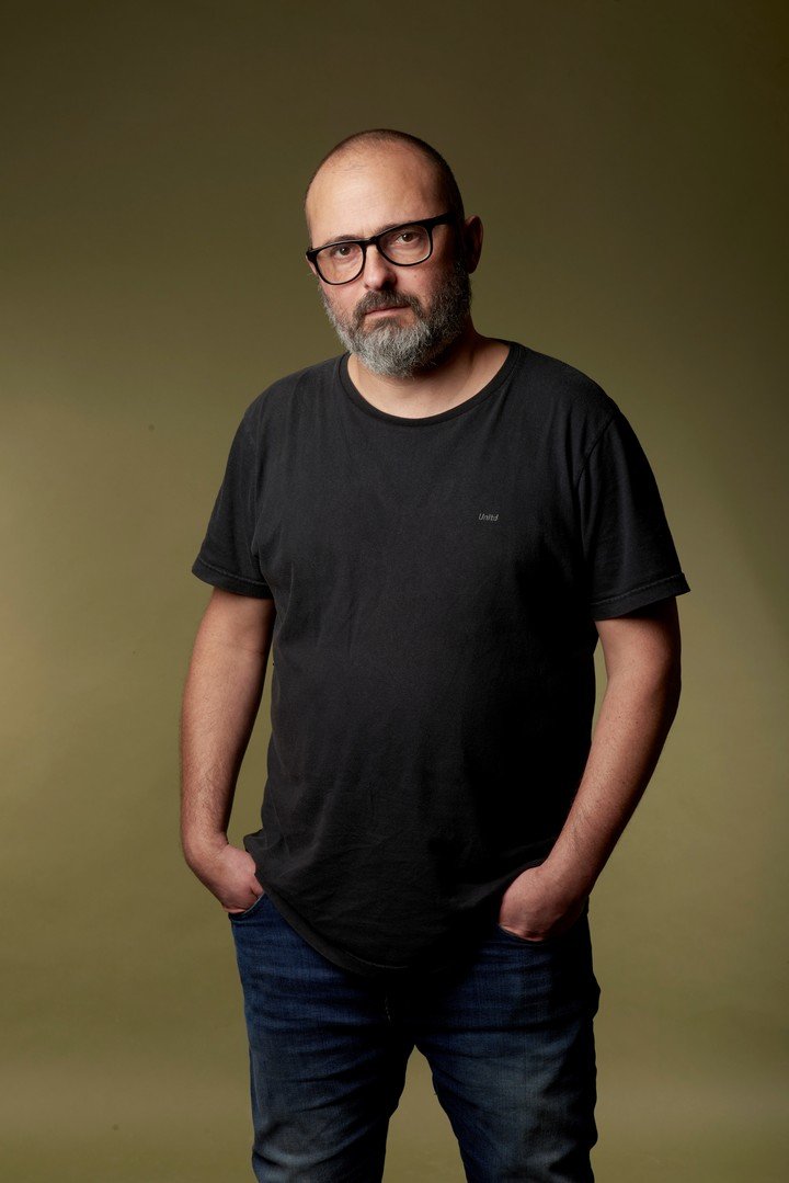 Alejandro Parisi es el autor de El héroe olvidado. Foto: Alejandra López, gentileza editorial Penguin Random House.