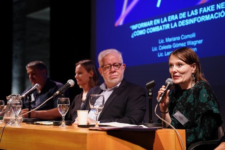 Anita Pouchard-Serra, Giancarlo Summa y Olivia Sohr participaron de la Noche de las Ideas en el CETC. Foto Juano Tesone.