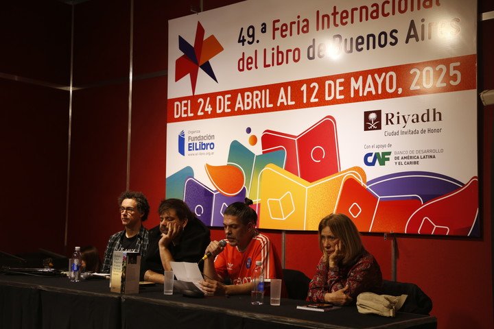 Presentación del premio Clarin Novela 2024 en la Feria del Libro. Foto: Francisco Loureiro.
