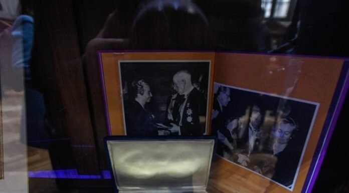 La Biblioteca Nacional de Chile custodia una «cápsula del tiempo» con manuscritos de Gabriela Mistral