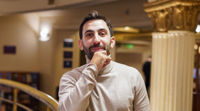 Los perros de Milei y Dios: Juan Luis González desnuda en «Las fuerzas del cielo» la conexión mística del Presidente