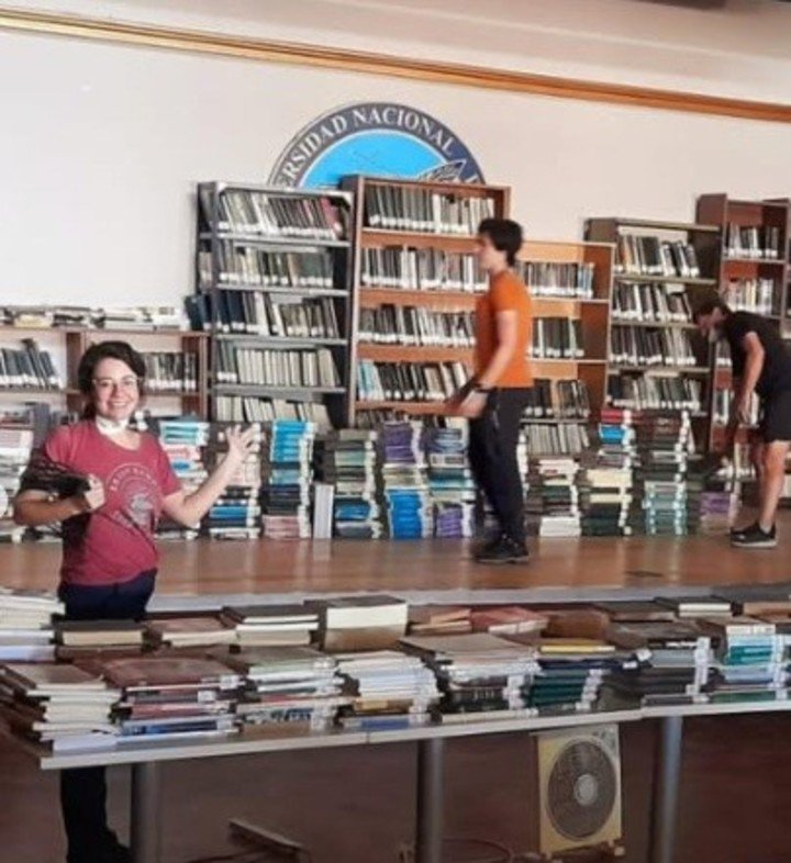 La Biblioteca Central de la UNS perdió 70 mil libros, y9,920 metros cuadrados de laboratorios, aulas y gabinetes por la inundación. Foto: redes sociales.