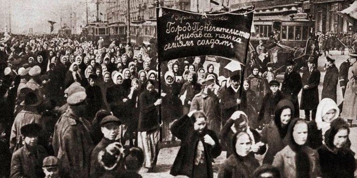 Efeméride 8 de marzo: mueren 129 mujeres en el incendio de una fábrica textil de Nueva York en la que se habían encerrado para reclamar iguales derechos laborales que los hombres.