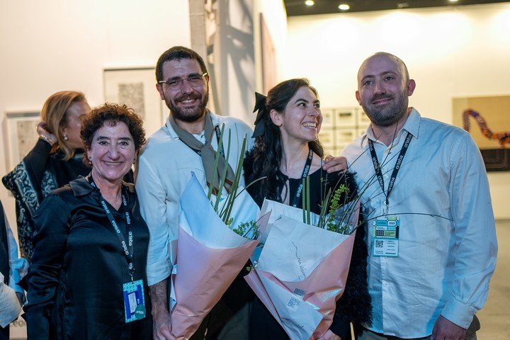 El Premio Remax Collection al mejor stand de arteba fue para Ruth Benzacar, galería histórica, y Constitución, un proyecto autogestionado desde 2018. Foto: Gentileza Fundación arteba.