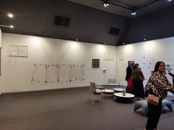 La Galería Joselyn Wolff, de París expone al argentino Diego Bianchi y al alemán Franz Erhard Walther. Foto: Clarín.