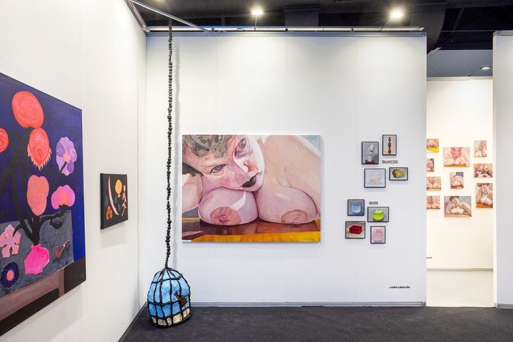 Stand de la galería Moria en arteba. Foto: gentileza @muerta_de_arte