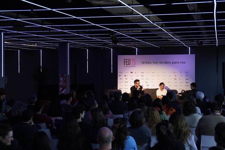 ¿Cómo se leen las novelas hoy? Un debate en la FED con María Sonia Cristoff y Edgardo Scott. Foto: Fernando de la Orden.