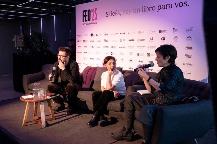 ¿Cómo se leen las novelas hoy? Un debate en la FED con María Sonia Cristoff y Edgardo Scott. Foto: Matías Moyano, gentileza FED.