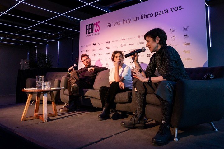 ¿Cómo se leen las novelas hoy? Un debate en la FED con María Sonia Cristoff y Edgardo Scott. Foto: Matías Moyano, gentileza FED.