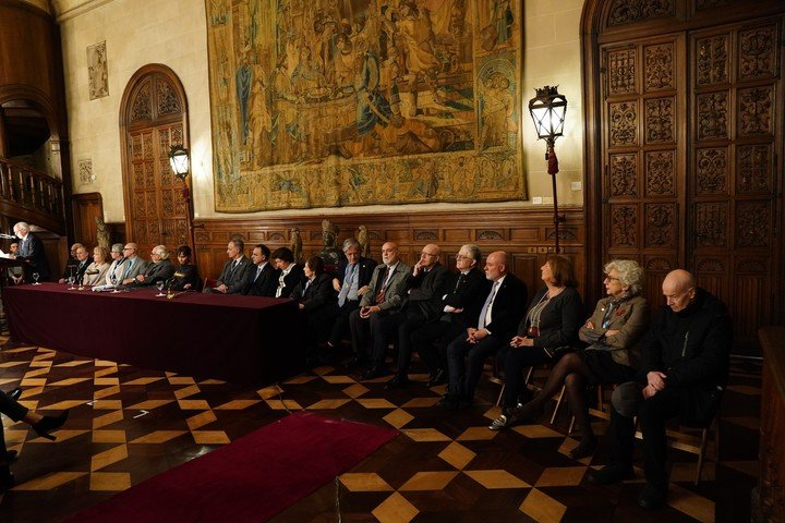 Tras disertar con su discurso “El peligro de contar una vida”, Esther Cross ya integra oficialmente la Academia Argentina de Letras. Foto: Emmanuel Fernández.