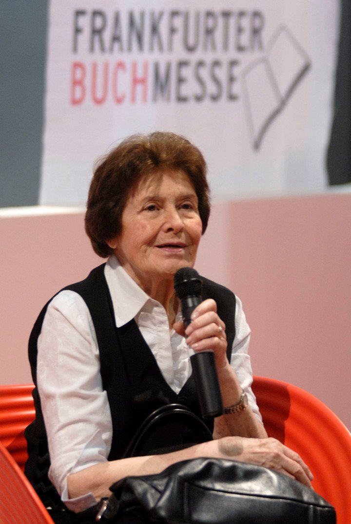 Elsa Oesterheld, viuda del escritor argentino Héctor Oesterheld, en la Feria del Libro de Fráncfort en 2010. EFE/Irving Villegas 