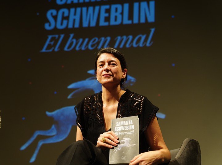 Samanta Schweblin en la presentación de su libro más reciente en el Malba. Foto: Marcelo Carroll.