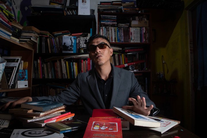 El escritor César González. Foto: Florencia Downes TELAM