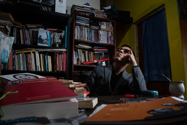 El escritor César González. Foto: Florencia Downes TELAM