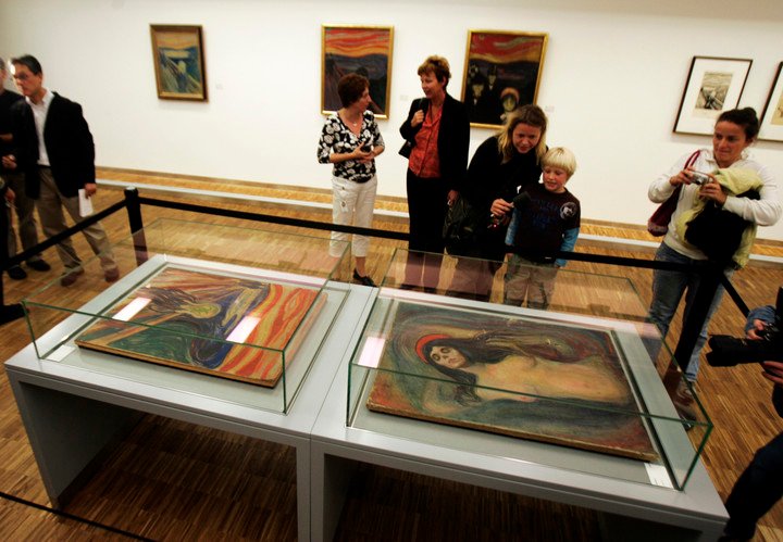 "El Grito" y "Madonna" fueron robadas del Museo Munch el 22 de agosto de 2004 a plena luz del día, en un audaz asalto por dos ladrones enmascarados y armados, y recuperadas el 31 de agosto de 2006.