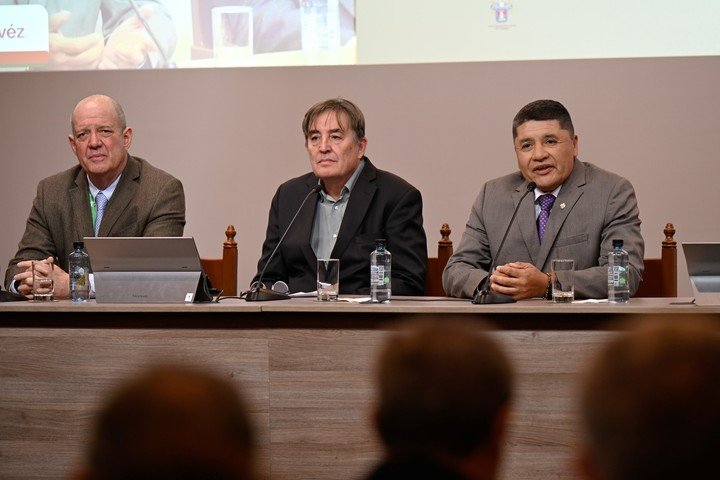 Rueda de prensa celebrada en el Palacio Municipal de Arequipa, Perú en el marco de la apertura del X Congreso Internacional de la Lengua. Foto: gentileza CILE.
